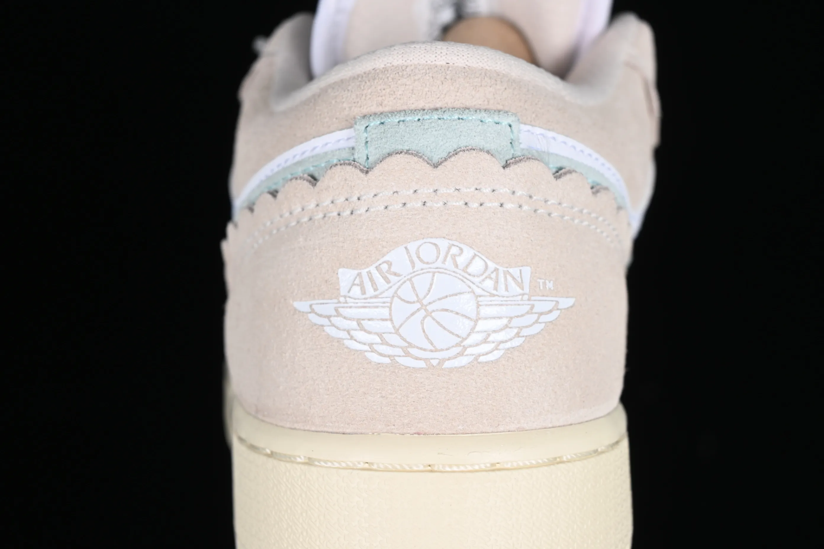 All categories Air Jordan Jordan series basketball shoes Air Jordan 1 Low G version pure original Air Jordan 1 Low AJ1 Joe 1 pink and white low-top cultural casual sneakers DZ5356-800